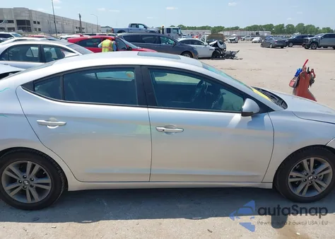 2017 Hyundai Elantra Value Edition z USA, uszkodzony, nr VIN 5NPD84LF6HH118635